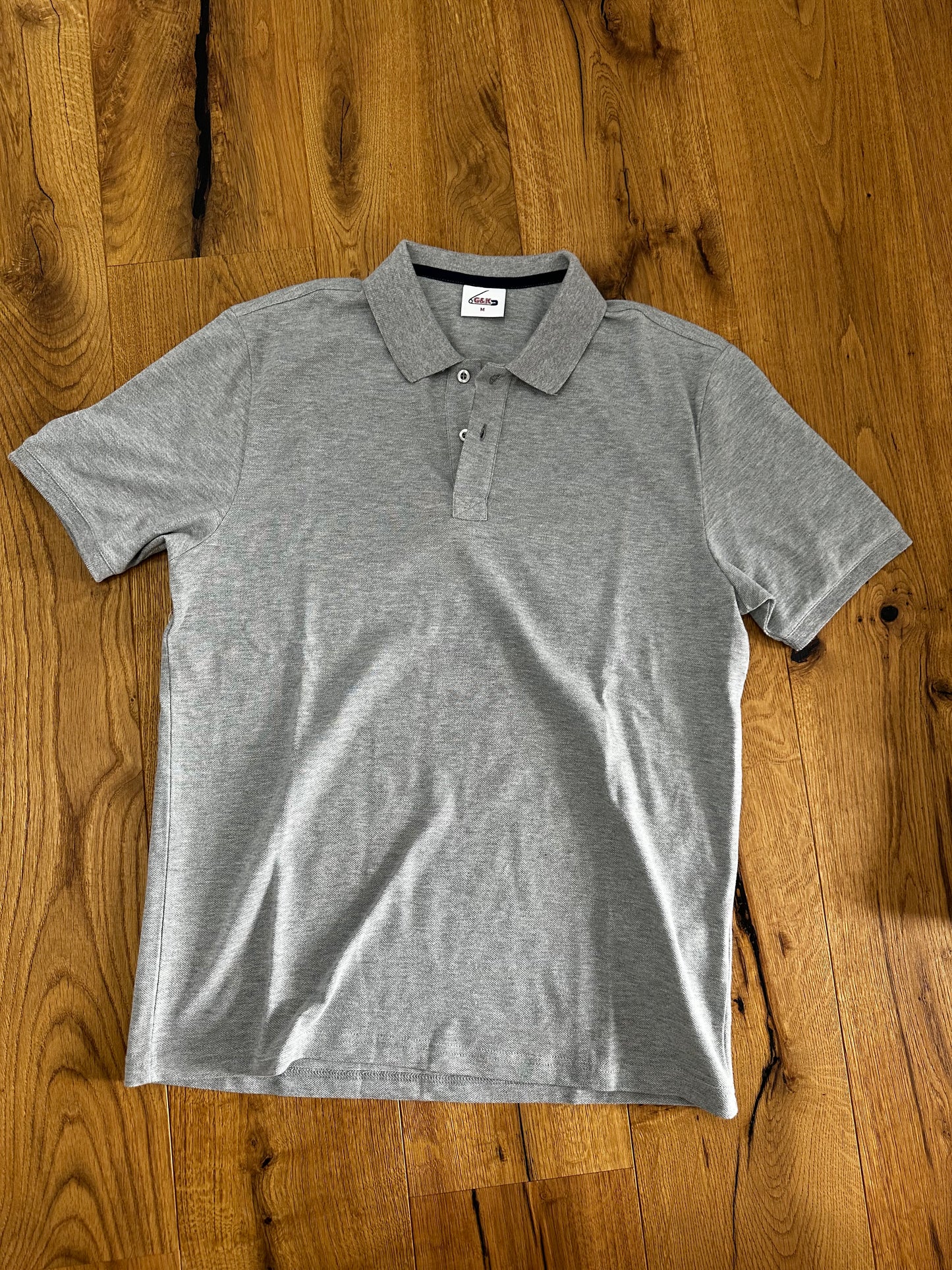 dunkelblaues Basic Polo