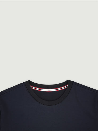 Dunkelblauer Pullover