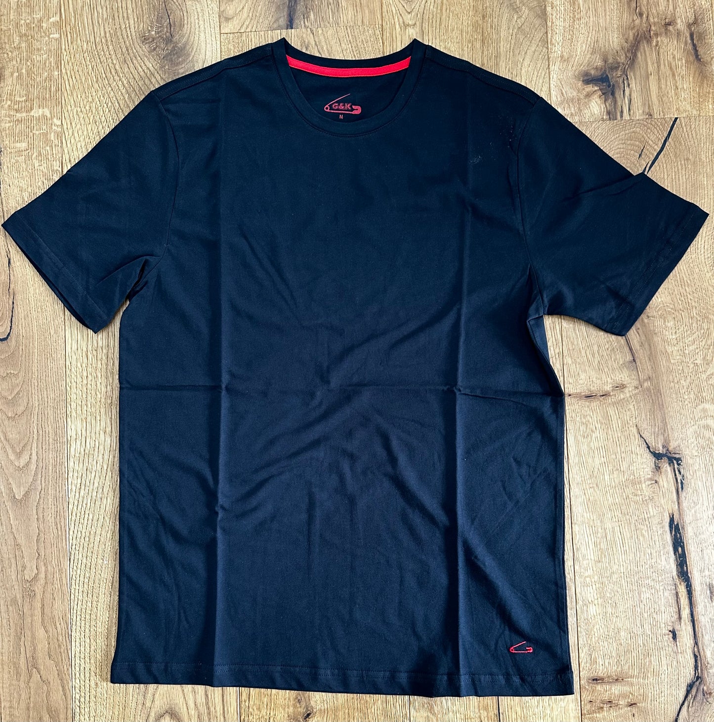 Basic T-Shirt in schwarz